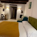 Profumo Storico 4* Nápoles