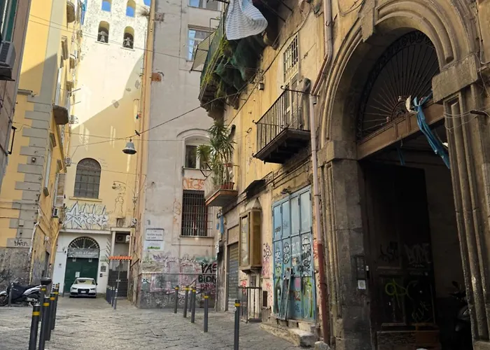 Profumo Storico 4* نابولي