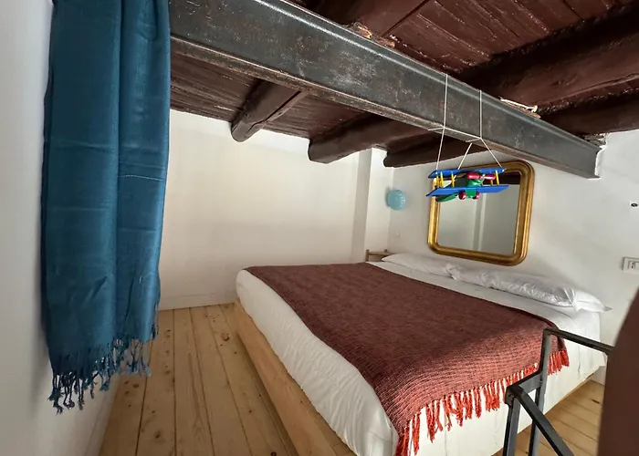 Profumo Storico 4* نابولي